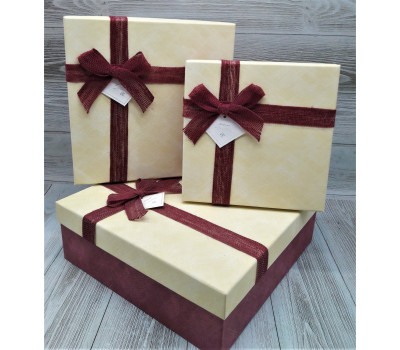КОРОБКИ НАБОР 3В1 КВАДРАТ С БАНТИКОМ БЕЖ/БОРДО 28*28*10 АРТ